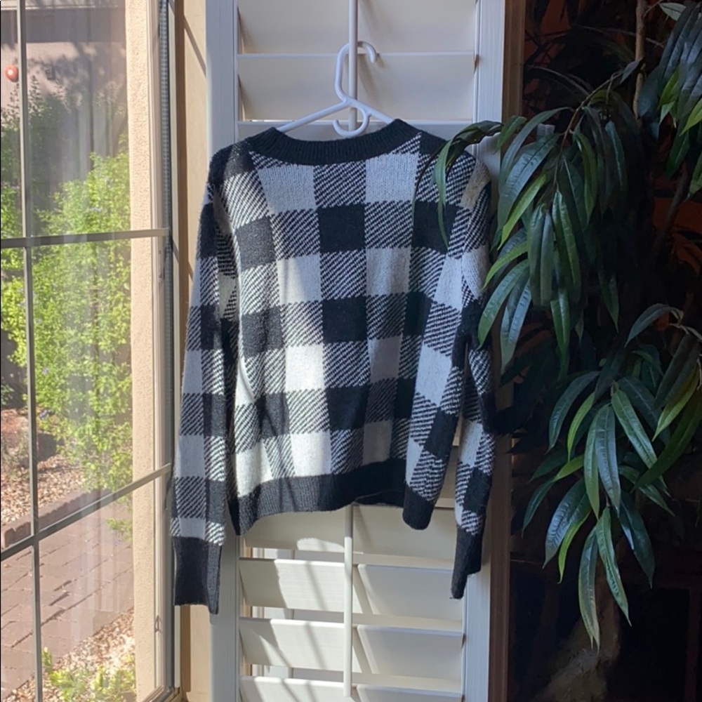 Checkered Sweater - Picture 2 of 4